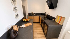 Kaffetrakter/tekoker, kjøleskap, mikrobølgeovn og ovn
