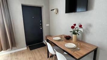 Leilighet, balkong, bakgårdsutsikt | Spiseområde
