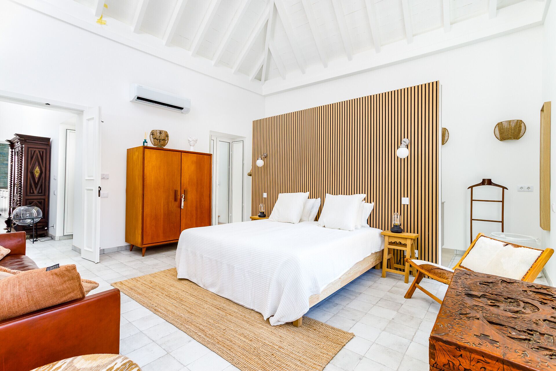 2 bedrooms, bed sheets