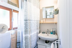 House | Bathroom - Charming Little Chalet in the Lot (Le Vigan)