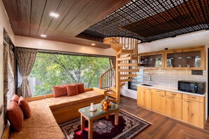 TV - Sunflower Vista - 6BR Estate with Pool, Hot Tub & Hill Views, Mahabaleshwar (Panchgani)