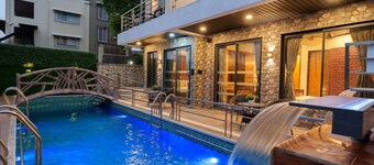 Sunflower Vista - 6BR Estate with Pool, Hot Tub & Hill Views, Mahabaleshwar