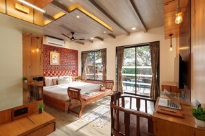 Room - Sunflower Vista - 6BR Estate with Pool, Hot Tub & Hill Views, Mahabaleshwar (Panchgani)