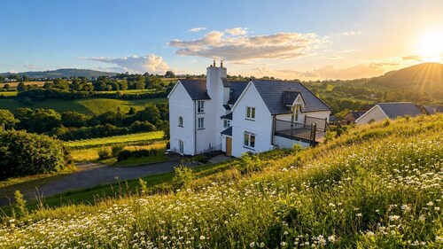 The Vineyard at Newton Court, Nr Monmouth sleeps 10 guests