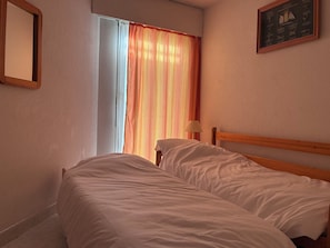 2 bedrooms, iron/ironing board, bed sheets - At the port of Cavalaire-sur-Mer (Cavalaire-sur-Mer)
