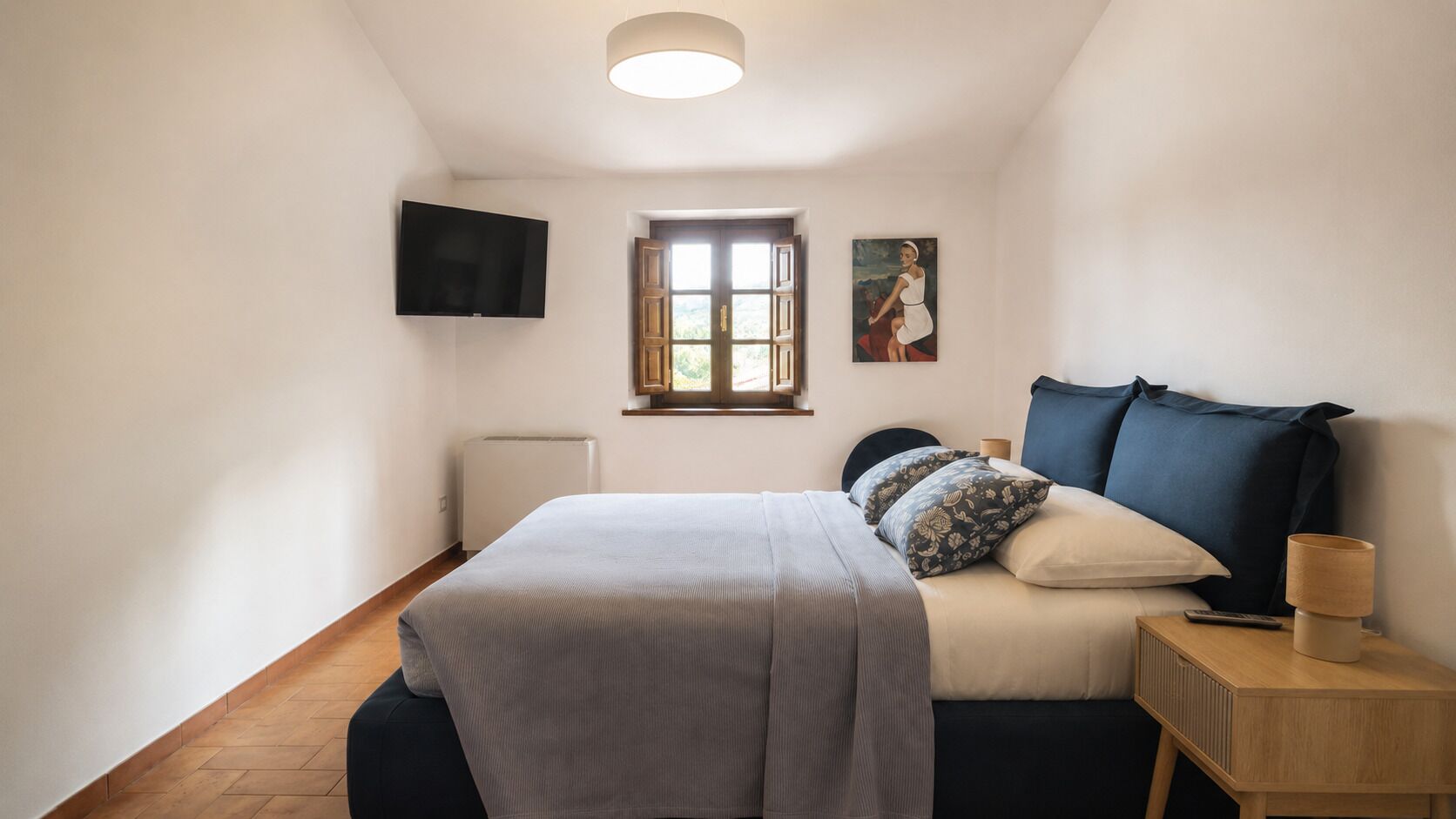 Kahden hengen comfort-huone | Ylelliset vuodevaatteet, pillowtop-patjalliset sängyt, lisävuoteet