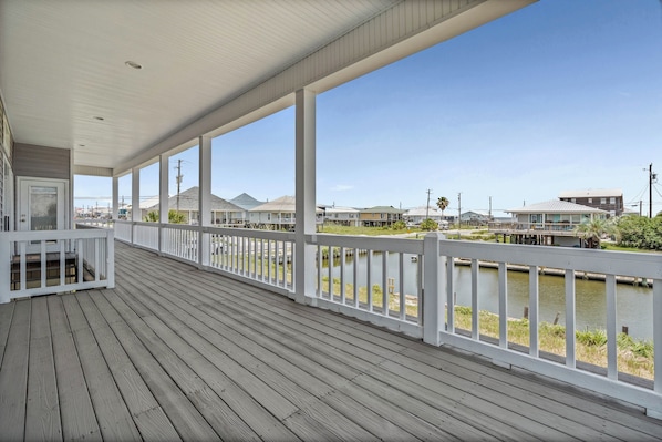 Terrace/patio - Gulf View Canal Front Home, Steps to St. Stephen’s Gulf Beach (Dauphin Island)