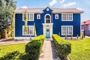 Exterior - Charming 2-bedroom Apt close to Downtown San Antonio (San Antonio)