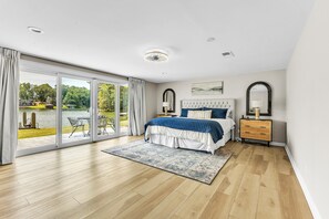 Room - Big Isle - 5BR/3.5BA Lake Martin home with 2 living spaces! Sleeps 12! (Dadeville)