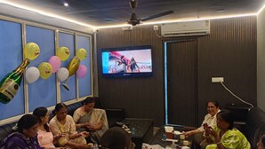 A room with a television, balloons, and a bottle of champagne. - STAYAURA BY ROH (Guwahati)