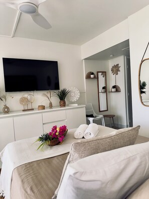 Bügeleisen/Bügelbrett, Reisekinderbett, kostenloses WLAN, Bettwäsche
