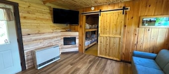 Marvelous 2-bedroom cabin with AC in Fort Kent- Trail Side-Kitchen