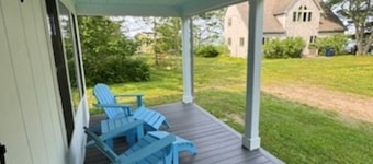 Delightful 3-bedroom cottage in charming Biddeford Pool/Fortunes Rocks Maine.