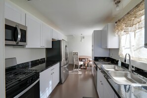 Apartment (2 Bedrooms) | Interior - Duplex w/ Pet-friendly Yard, 5 Mi to Dtwn Phoenix! (Phoenix)