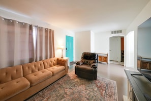 Apartment (2 Bedrooms) | Interior - Duplex w/ Pet-friendly Yard, 5 Mi to Dtwn Phoenix! (Phoenix)