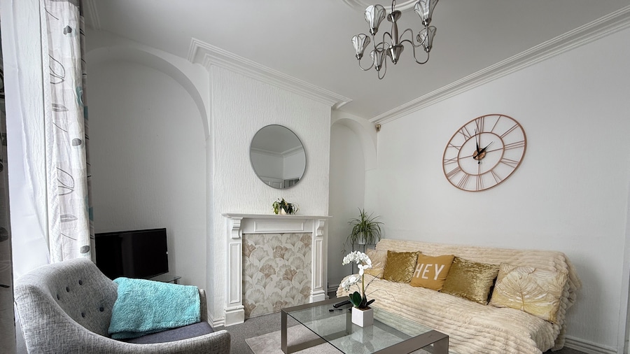 Modern 3 Bed Home near city centre