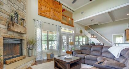 Poolside Oasis! Wine Country Gem in Fredericksburg