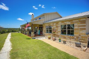 House (3 Bedrooms) | Interior - Poolside Oasis! Wine Country Gem in Fredericksburg (Fredericksburg)