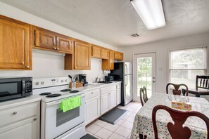 House (3 Bedrooms) | Interior - 3 Mi to Fort Sill! Family Retreat w/ Fenced Yard (Lawton)