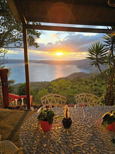 La serenidad1 laguna view,Delightful 3-bedroom house in  San Juan de Oriente