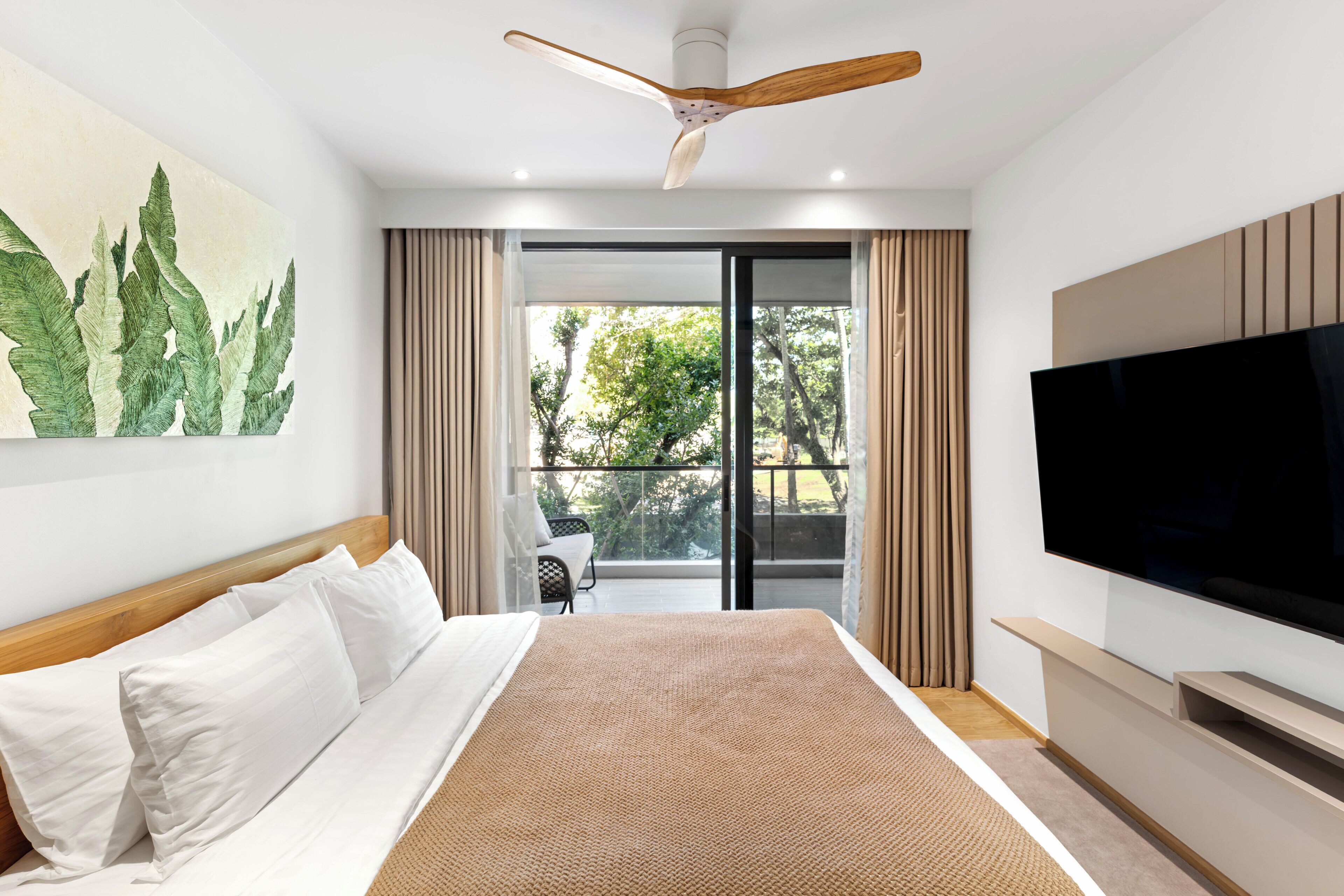 Deluxe Apartment, Balcony, Beach View | Iron/ironing board, free WiFi