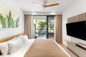 Apartemen Deluks, balkon, pemandangan pantai | Setrika/meja setrika dan Wi-Fi gratis