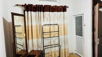 3 habitaciones, tabla de planchar con plancha y wifi