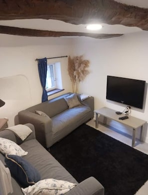 Living area - A charming village house with a long-standing tradition (Roujan)