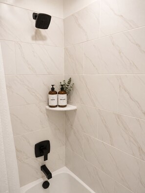Hårtørrer, håndklæder, Toiletpapir