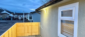 Compact 7-bedroom Chalet Uddingston, Glasgow - Sleeps 14