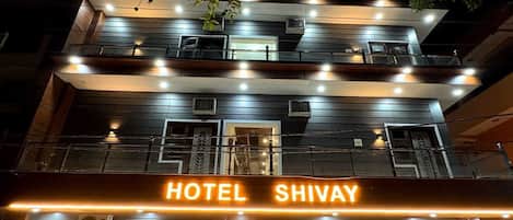 Deluxe Double or Twin Room, Balcony, Mountain View | Exterior detail