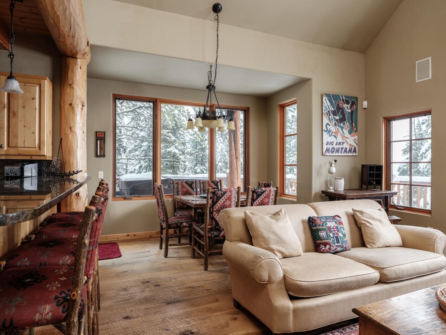 House, 4 Bedrooms | Living area