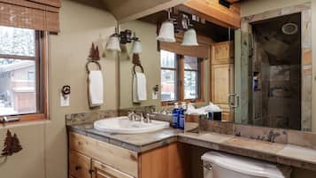 House, 4 Bedrooms | Bathroom