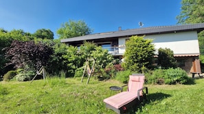 Exterior - Vacation rental with stunning view, private terrace, and access to the garden (Weißenohe)