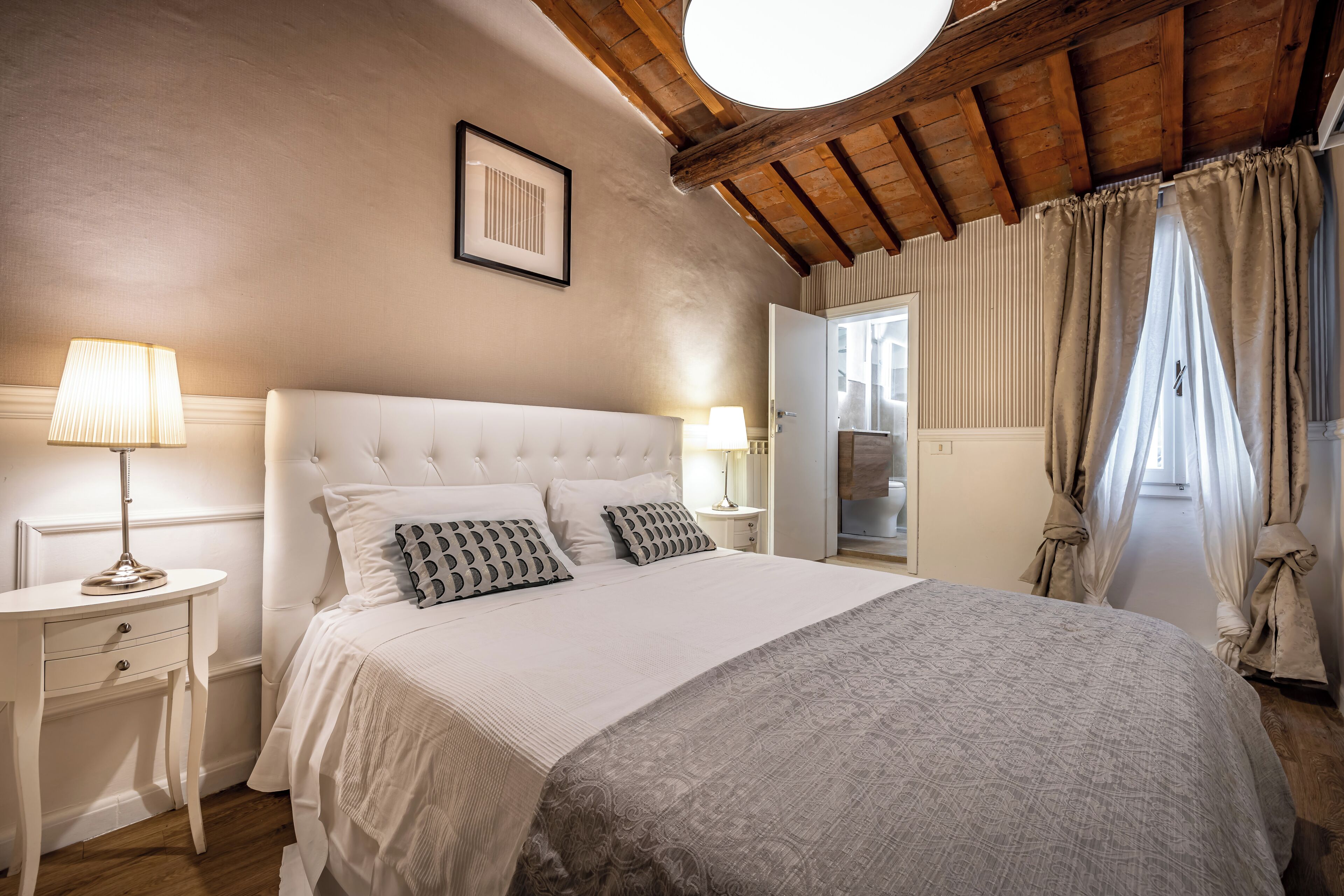 2 slaapkamers, een strijkplank/strijkijzer, wifi, beddengoed