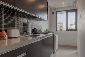 Fridge, microwave, oven, stovetop - MOT Rentals Concepcion Hotel - 3 Bd 2 Ba Full Amenities (Buenos Aires)