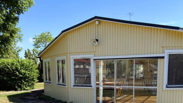 A single-story building with a flat roof, large windows, and a door. - 4 Star Holiday Home in Gotlands Tofta (Gotlands Tofta)