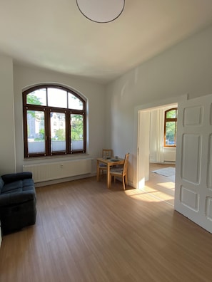 Smart TV, computer monitors - Renovated vacation rental in a historic villa with parking (Rudolstadt)