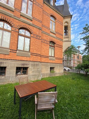 Outdoor dining - Renovated vacation rental in a historic villa with parking (Rudolstadt)