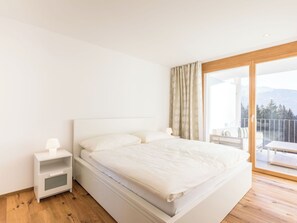 Room - Cosy apartment for 4 guests with WIFI, TV, balcony, pets allowed and panoramic view (Waldhaus)