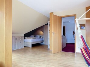 Room - Beautiful apartment for 6 people with TV and patio (Greifswald)