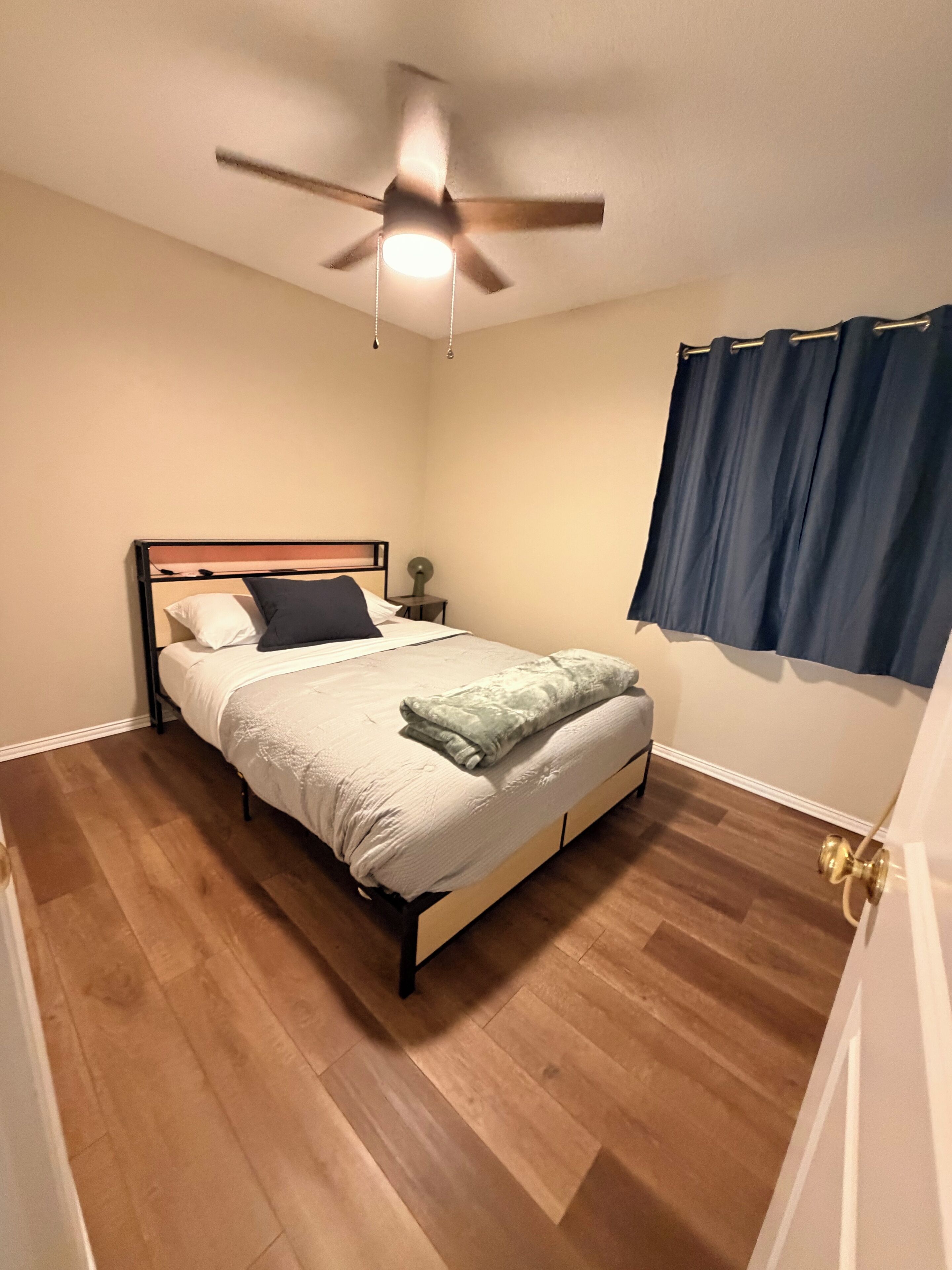 4 dormitorios, tabla de planchar con plancha, wifi y ropa de cama