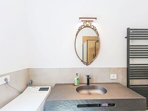 Bathroom - Lovely apartment for 6 people with A/C, pool, TV, patio and panoramic view (Ponti Sul Mincio)