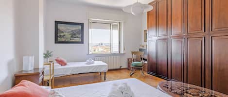 3 bedrooms, iron/ironing board, travel cot, free WiFi