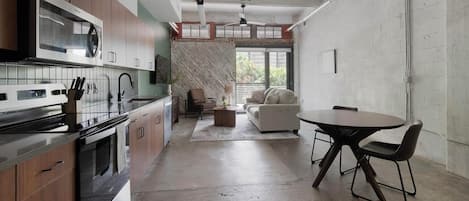 อพาร์ทเมนท์ (1 Bedroom) | ครัวส่วนตัว | ตู้เย็น, เครื่องชงกาแฟ/ชา