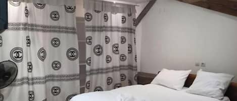 6 dormitorios, tabla de planchar con plancha, wifi y ropa de cama