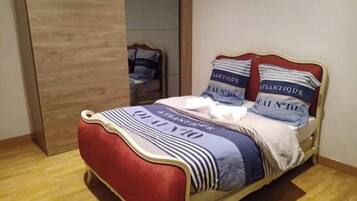 Iron/ironing board, WiFi, bed sheets