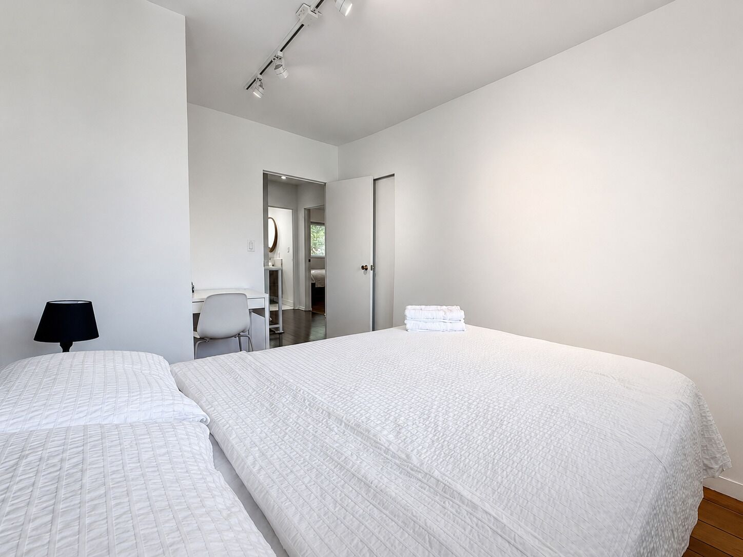 3 bedrooms, in-room safe, desk, iron/ironing board