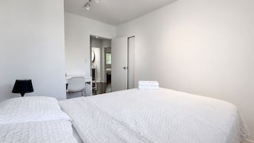 3 bedrooms, in-room safe, desk, iron/ironing board