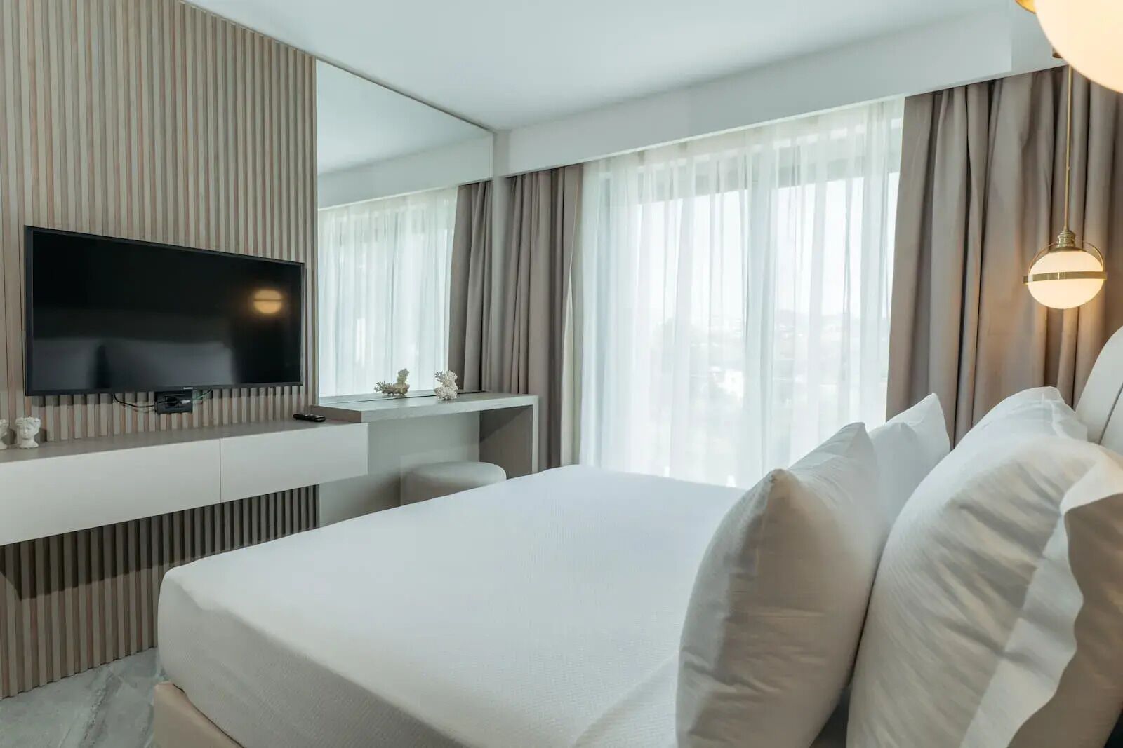 Deluxe tweepersoonskamer, balkon, uitzicht op zwembad | Gratis wifi